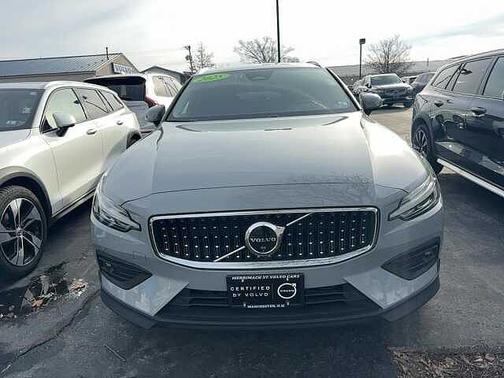 2025 Volvo V60 Cross Country Plus