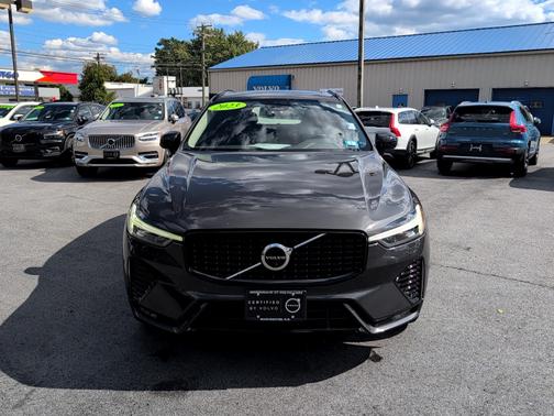 2023 Volvo XC60 Plus Dark Theme