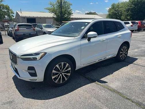 Crystal White 2023 Volvo XC60 Plus