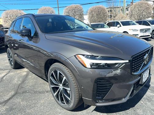 2024 Volvo XC60 B5 Plus Dark