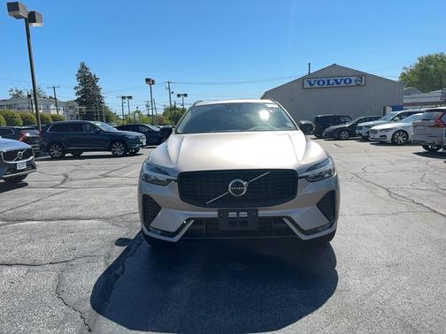 2024 Volvo XC60 Core Dark Theme