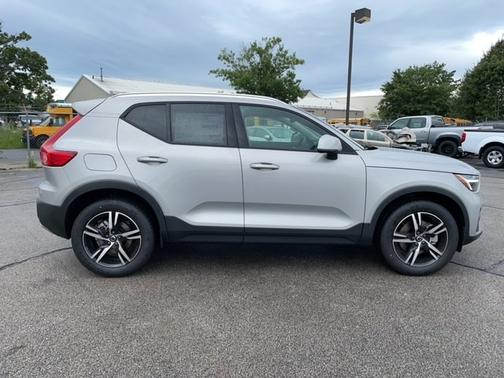 2023 Volvo XC40 B5 Core