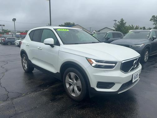 2022 Volvo XC40 T5 Momentum