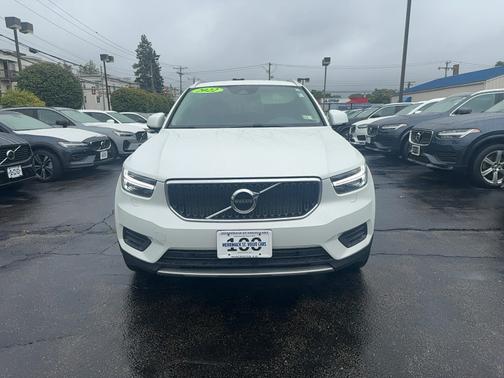 2022 Volvo XC40 T5 Momentum