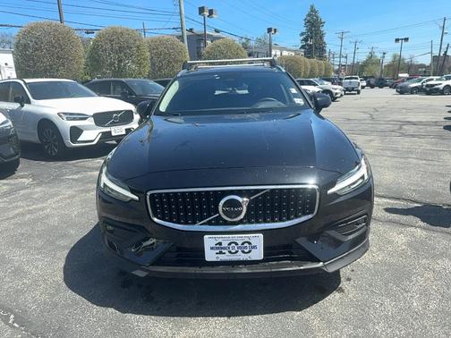 2024 Volvo V60 Cross Country Plus