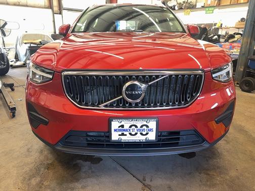 2023 Volvo XC40 Core