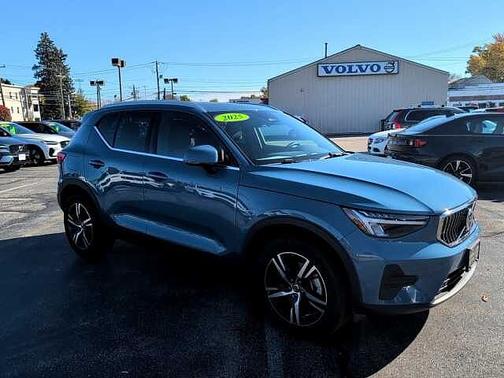 2025 Volvo XC40 Core
