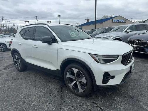 2024 Volvo XC40 Plus
