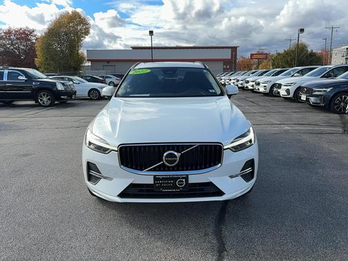 2022 Volvo XC60 Momentum