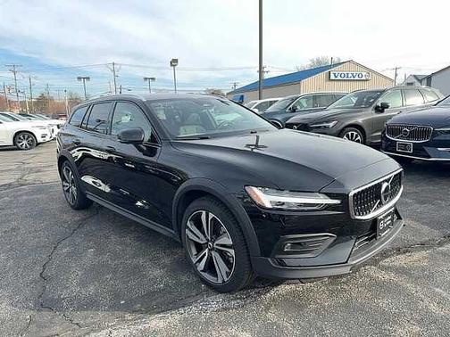 2025 Volvo V60 Cross Country Plus