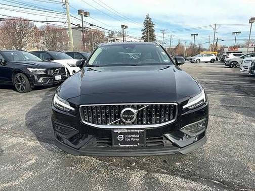 2025 Volvo V60 Cross Country Plus