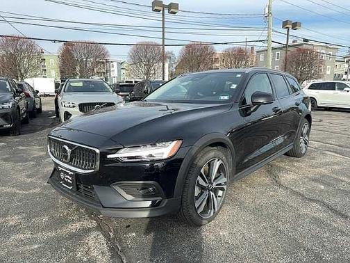 2025 Volvo V60 Cross Country Plus