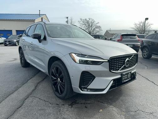 2023 Volvo XC60 Plus Dark Theme