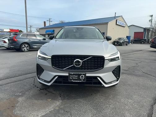 2023 Volvo XC60 Plus Dark Theme
