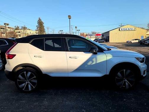 2022 Volvo XC40 Plus