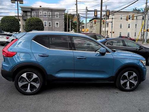 2024 Volvo XC40 Core