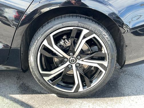 2024 Volvo S60 Core Dark Theme