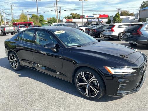 2024 Volvo S60 Core Dark Theme