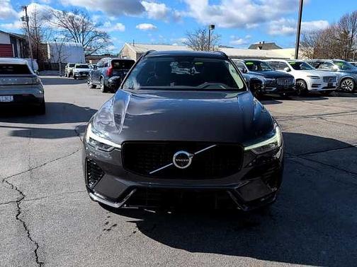 2025 Volvo XC60 Plus