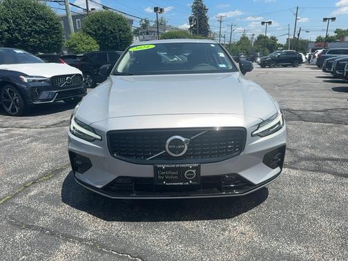 2024 Volvo S60 B5 Plus Dark Theme