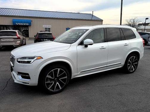Crystal White 2023 Volvo XC90 Plus