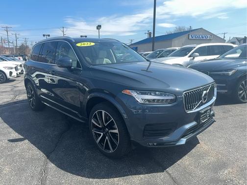 2022 Volvo XC90 T6 Momentum