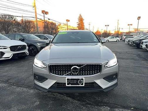 2025 Volvo V60 Cross Country Plus