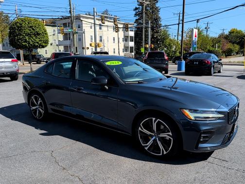 2024 Volvo S60 Core Dark Theme