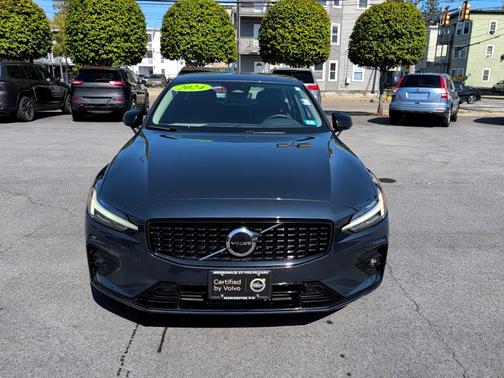 2024 Volvo S60 Core Dark Theme
