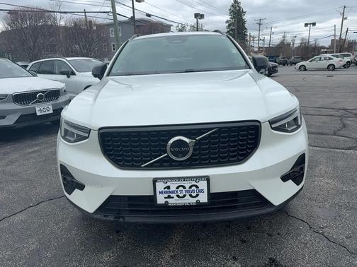2024 Volvo XC40 Plus Dark Theme