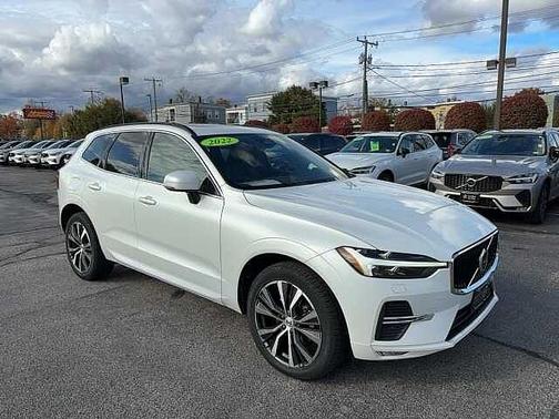 2022 Volvo XC60 B5 Momentum