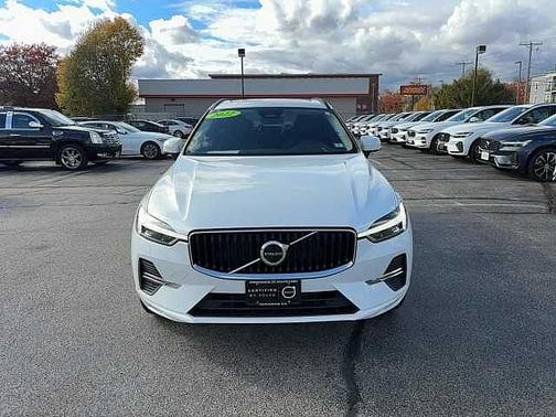 2022 Volvo XC60 B5 Momentum