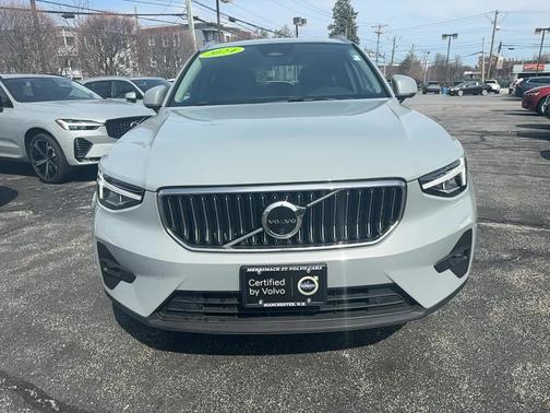 2024 Volvo XC40 Plus Bright Theme