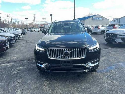 Onyx Black 2023 Volvo XC90 Plus