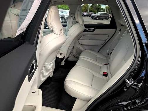 2023 Volvo XC60 Plus