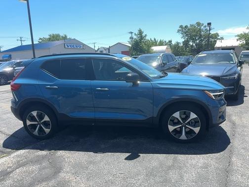2024 Volvo XC40