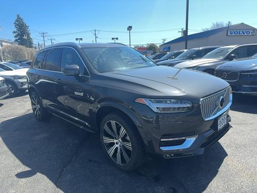 2024 Volvo XC90 Plus Bright Theme