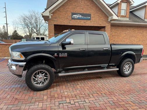 2018 RAM 2500 Laramie Crew Cab 4x4 6'4' Box