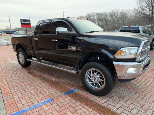 2018 RAM 2500 Laramie Crew Cab 4x4 6'4' Box