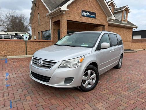 2011 Volkswagen Routan SE