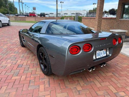 2004 Chevrolet Corvette Base