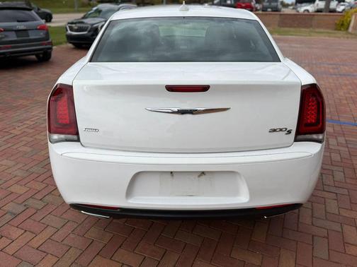 2018 Chrysler 300 S