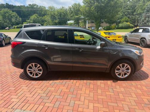 Magnetic Metallic 2019 Ford Escape SE