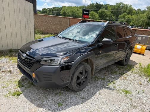 Crystal Black Silica 2023 Subaru Outback Wilderness