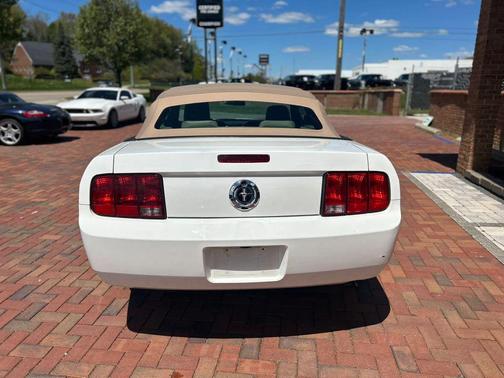 2005 Ford Mustang Premium