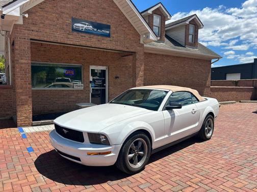 2005 Ford Mustang Premium
