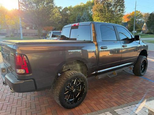 2017 RAM 1500 Night Crew Cab 4x4 5'7' Box