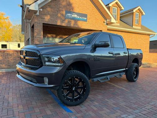 2017 RAM 1500 Night Crew Cab 4x4 5'7' Box