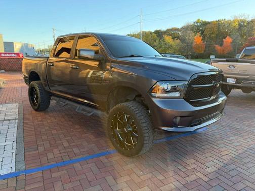 2017 RAM 1500 Night Crew Cab 4x4 5'7' Box