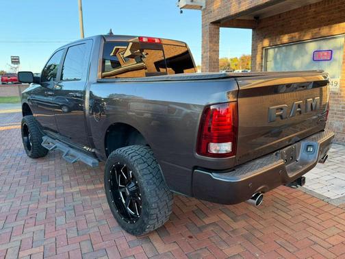 2017 RAM 1500 Night Crew Cab 4x4 5'7' Box